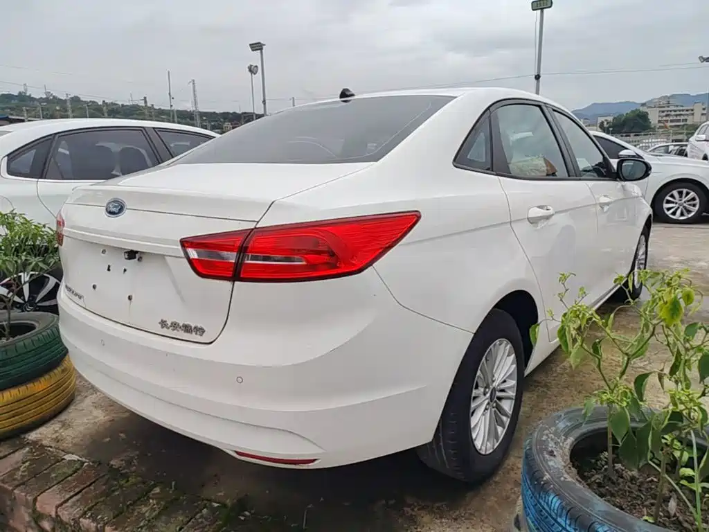 Escort Facelift 1.5 L Auto Comfort