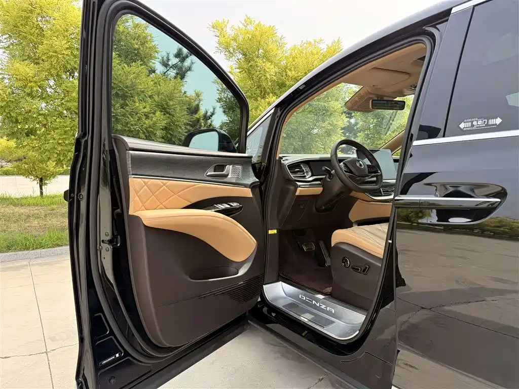 Denza D9 DM-i Smart Drive 1020 4 WD Honored