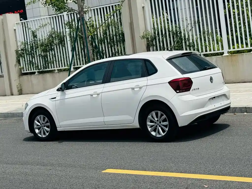 Polo Plus 1.5 L Auto Colorful Tech