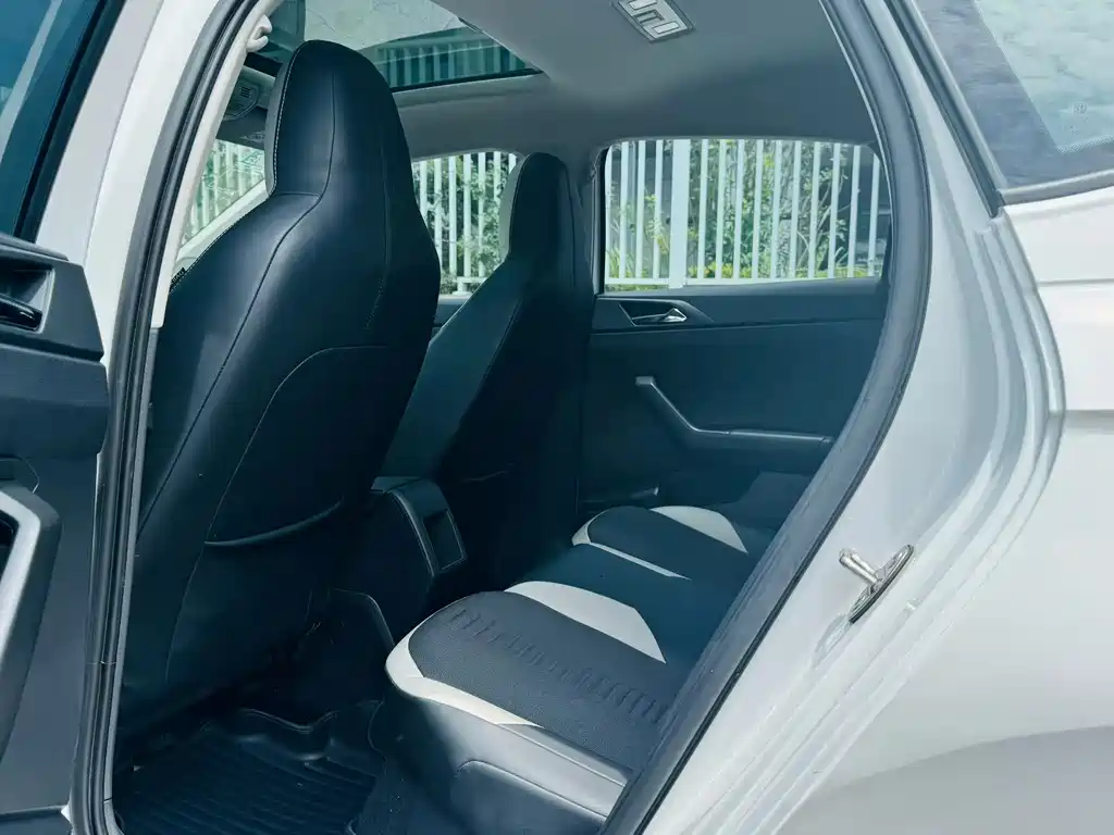 Polo Plus 1.5 L Auto Colorful Tech