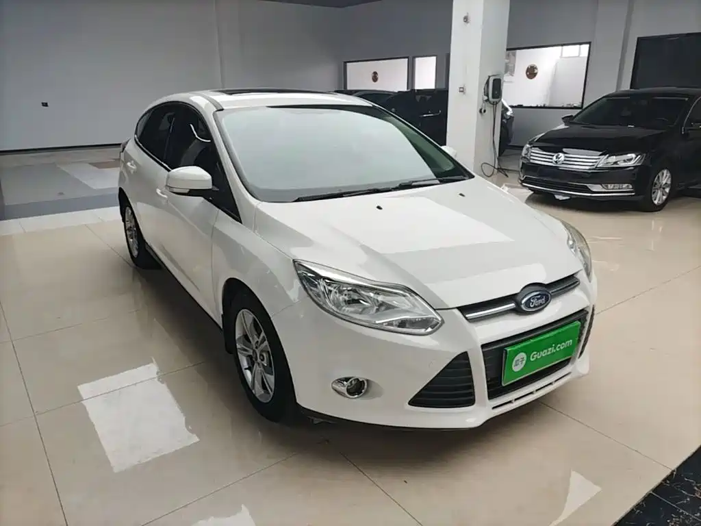 Focus Hatchback 1.6 L Auto Style