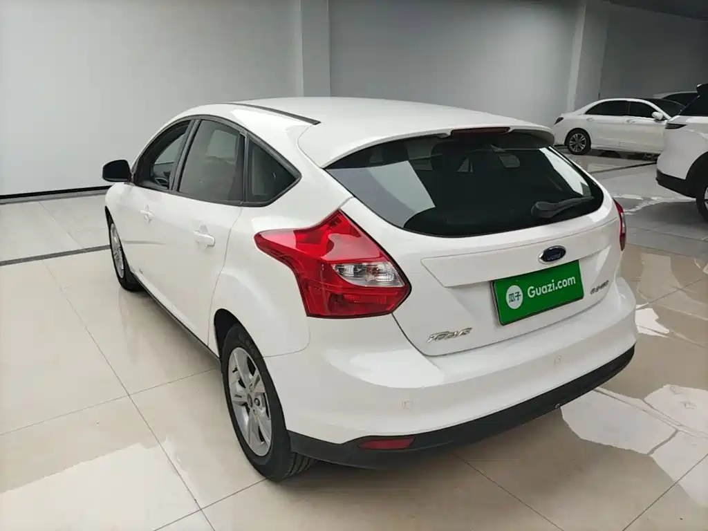 Focus Hatchback 1.6 L Auto Style