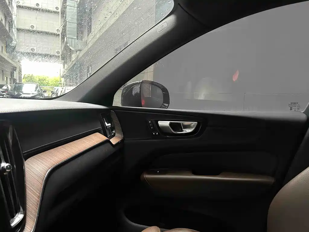 Volvo XC60 B5 4 WD Smart Ease Luxury
