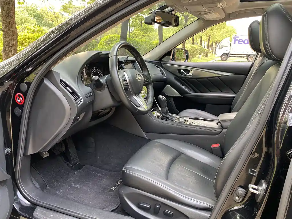 Infiniti Q50 L 2.0 T Progressive Enjoyment CN-V