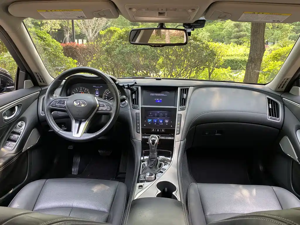 Infiniti Q50 L 2.0 T Progressive Enjoyment CN-V
