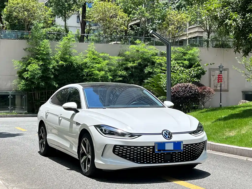 Lamando Lamando L 280 TSI DSG Spicy Cool