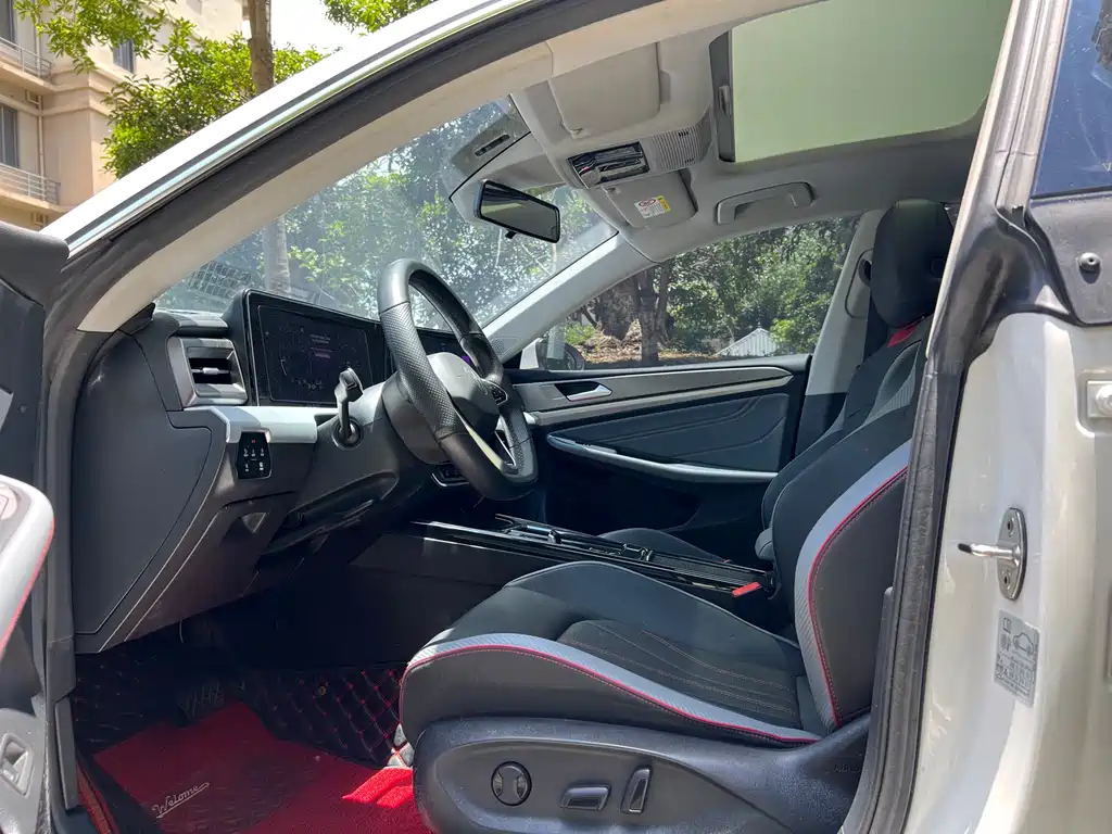 Lamando Lamando L 280 TSI DSG Spicy Cool