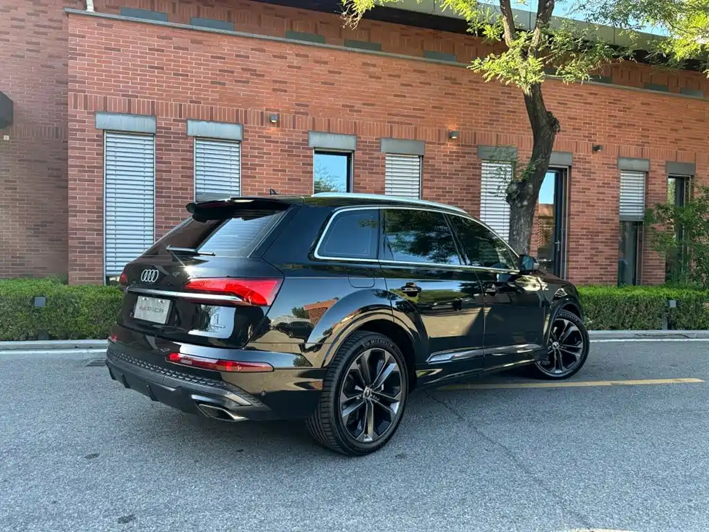 Audi Q7 奥迪Q7 2026款 55 TFSI quattro S line运动型