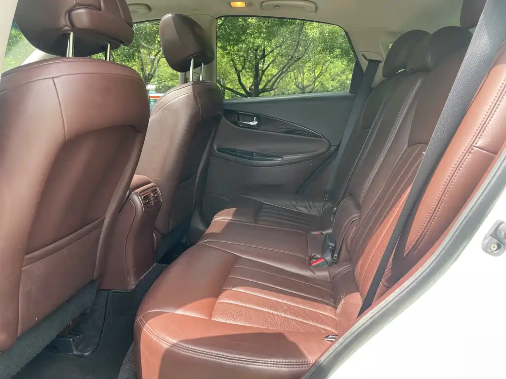 Infiniti QX50 (Import) 2.5 L 2 WD Grace