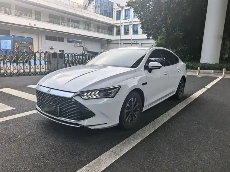 BYD Qin PLUS Glory DM-i 55 KM Leading