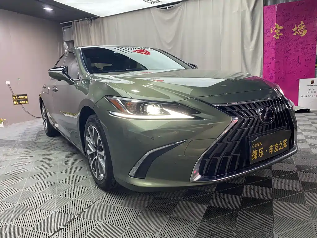 Lexus ES 200 Outstanding