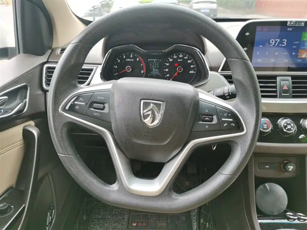 Baojun 310 W 1.5 L Manual Fashion CN-V