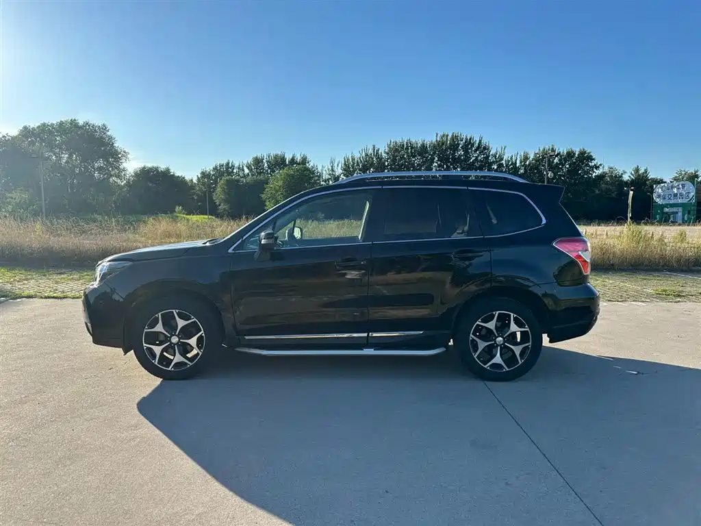 Forester 2.0 T Auto Distinguished Navigation