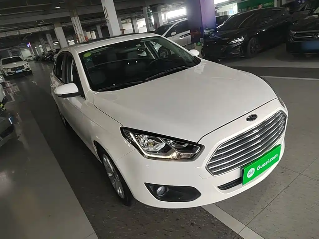Escort Happy 1.5 L Auto Fashion