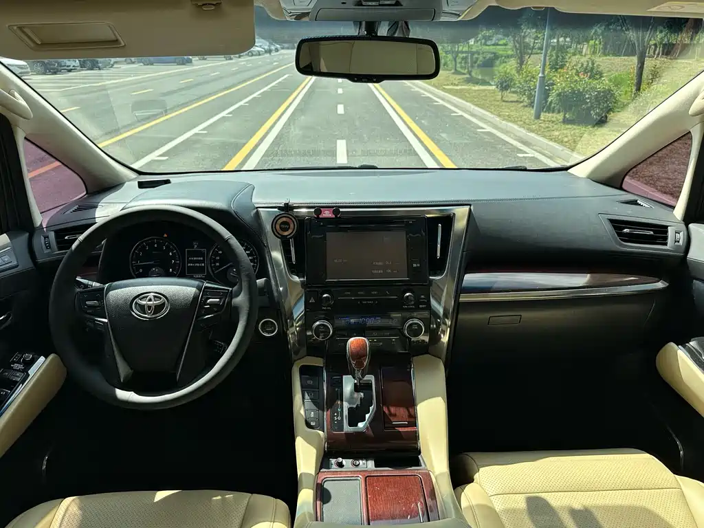 Alphard 3.5 L Luxury