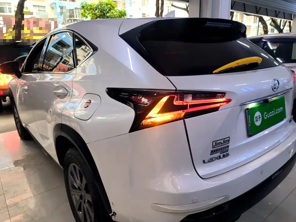 Lexus NX 200 FWD Sharp Travel