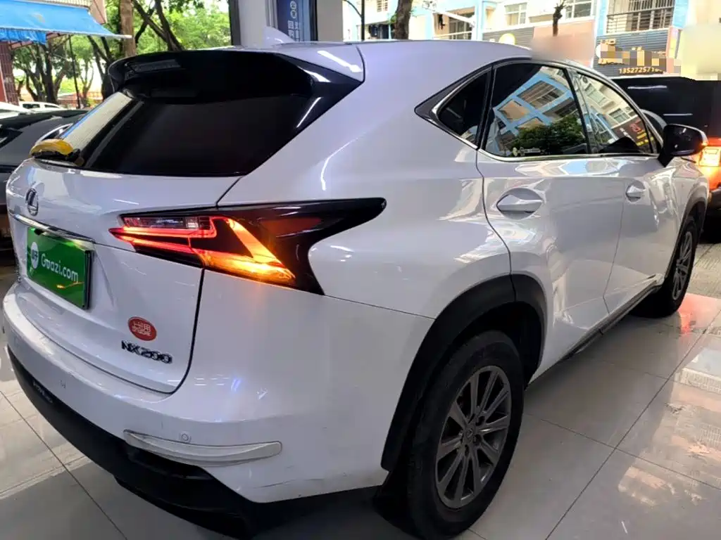 Lexus NX 200 FWD Sharp Travel