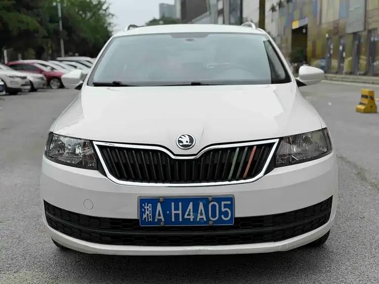 Skoda Rapid Spaceback Facelift 1.6 L Auto Forward