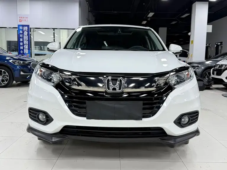Honda Vezel 1.5 L CVT Phantom Night · Pioneer