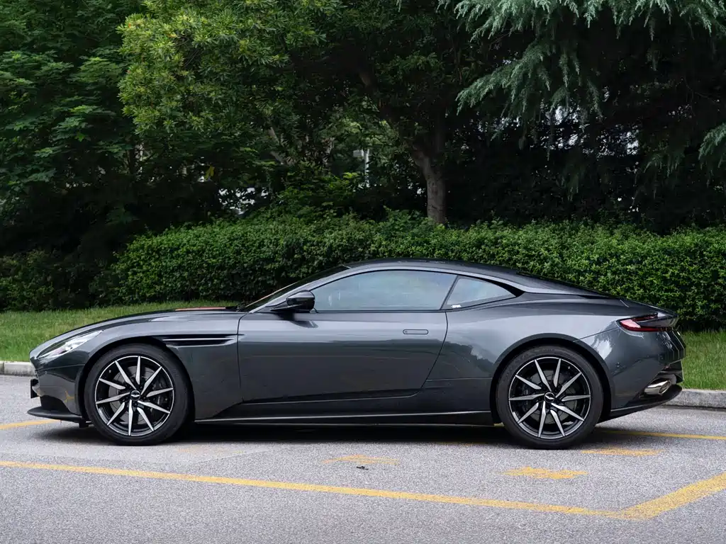 Aston Martin DB11 4.0 T V8 Coupe