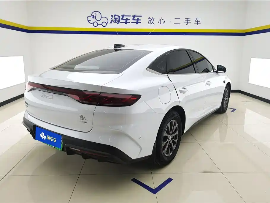 Qin L DM-i Smart Drive 80 KM Leading
