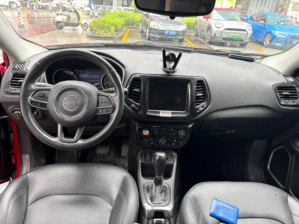 Compass 200 T Auto Home Enjoyment