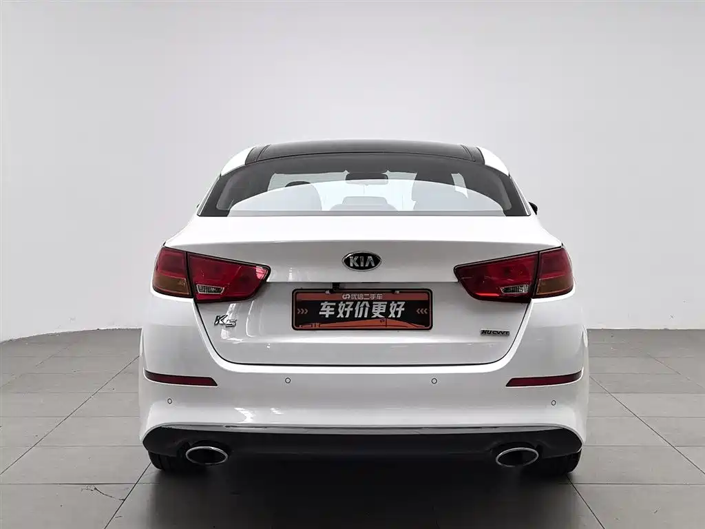 Kia K5 2.0 L Auto LUX