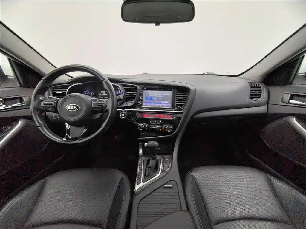 Kia K5 2.0 L Auto LUX