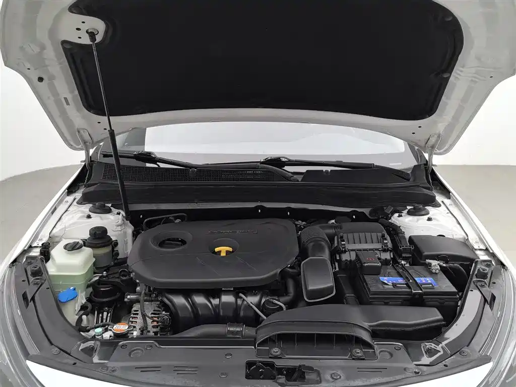Kia K5 2.0 L Auto LUX