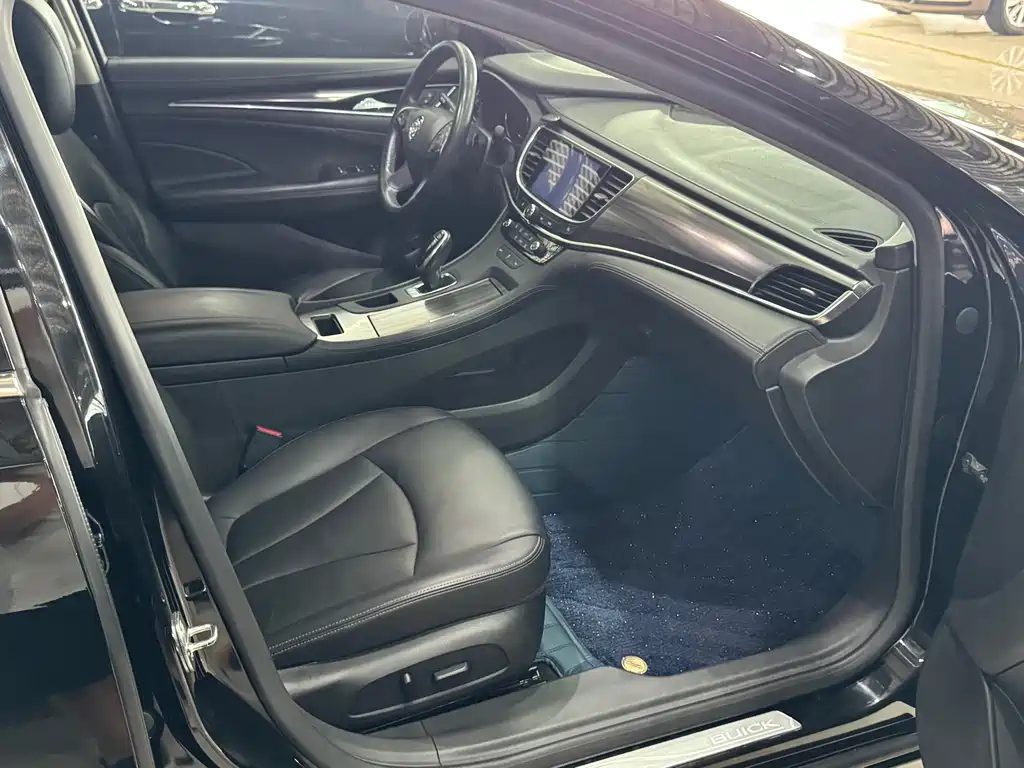LaCrosse 652 T Luxury