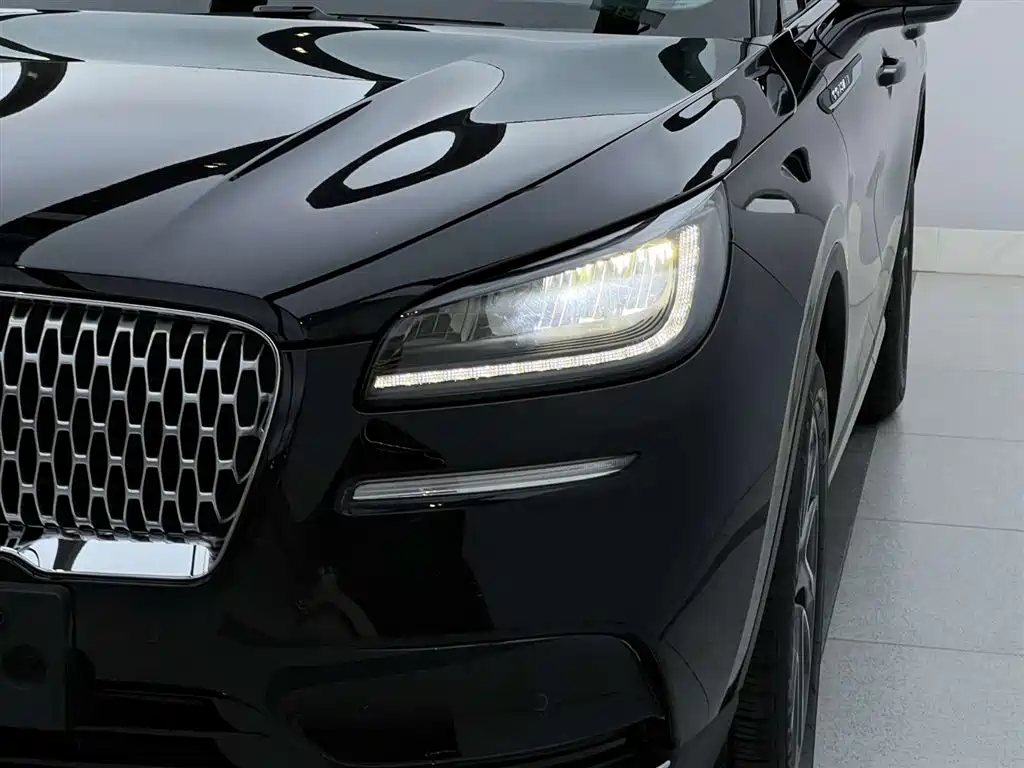 Corsair Facelift 2.0 T 2 WD Premium