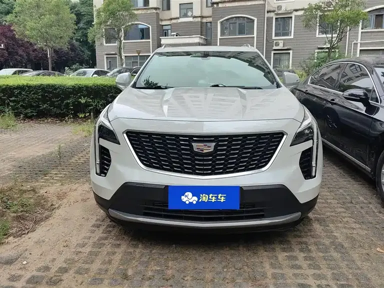 Cadillac XT4 28 T 2 WD Leading
