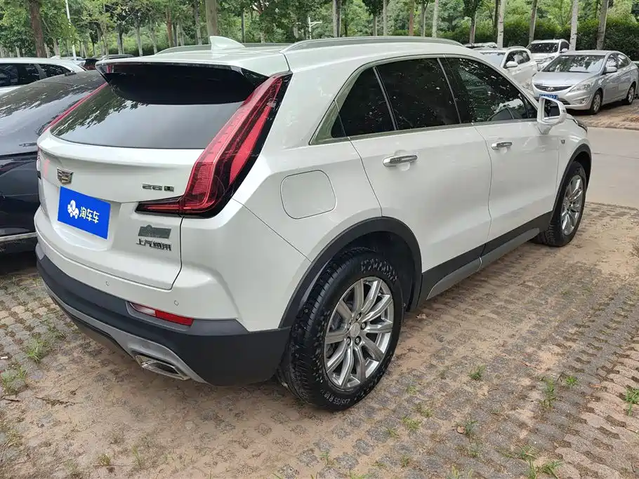 Cadillac XT4 28 T 2 WD Leading