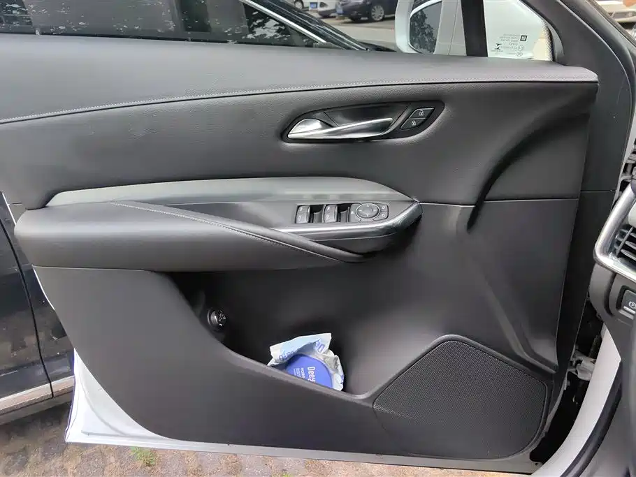 Cadillac XT4 28 T 2 WD Leading