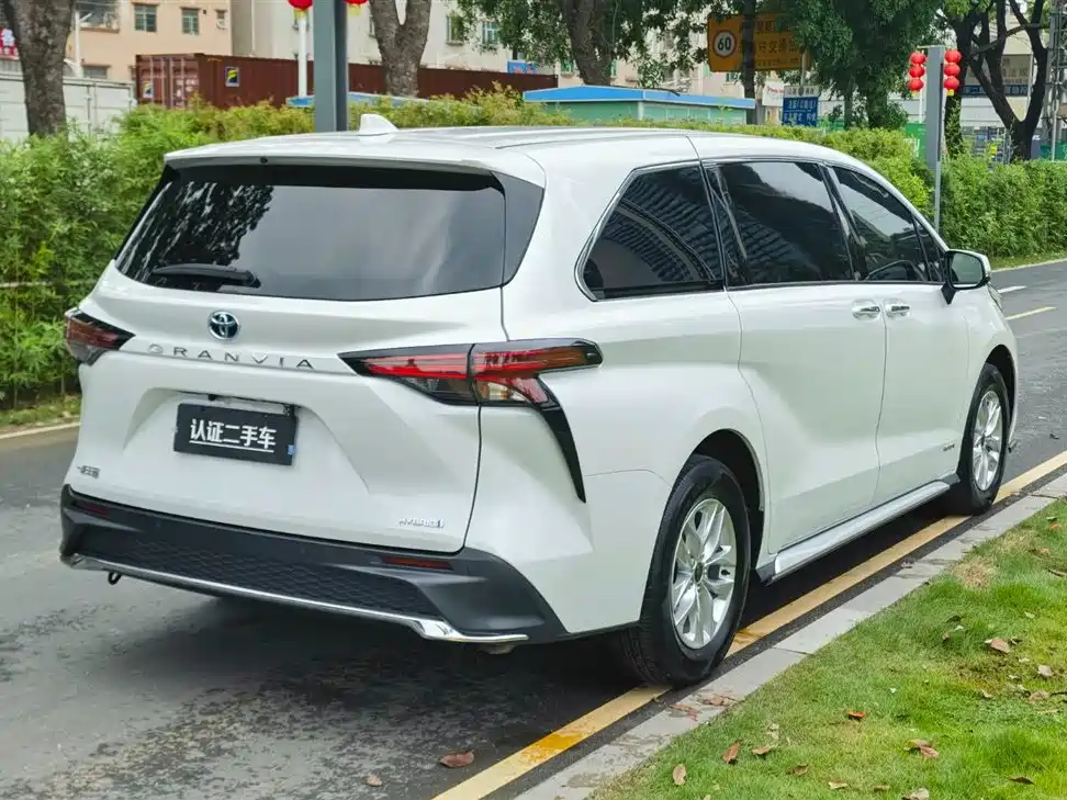 Granvia 2.5 L Hybrid Comfort