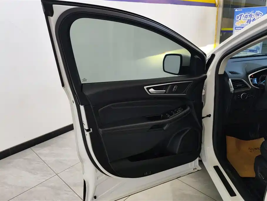 Edge EcoBoost 245 2 WD Grand Sharp 7-seat CN-V