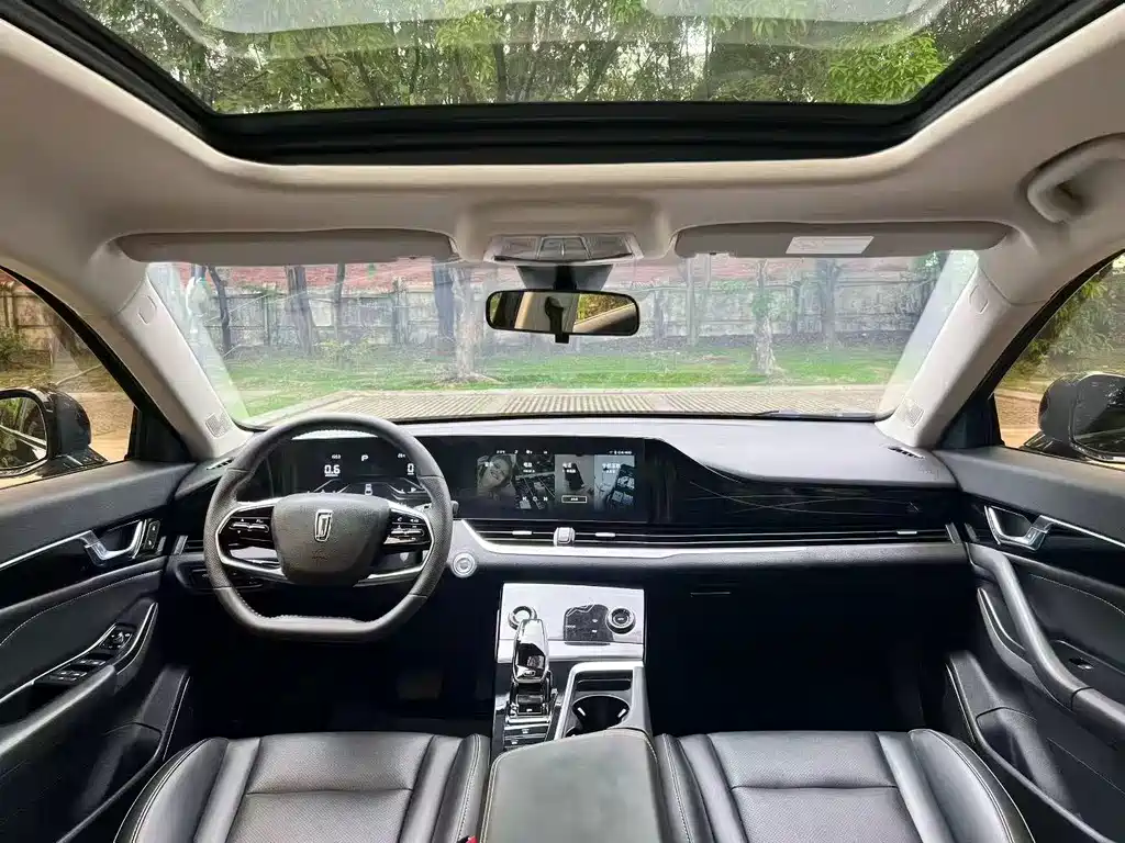 Besturn B70 3 rd Gen 1.5 T Auto Pleasure 70 Anniversary