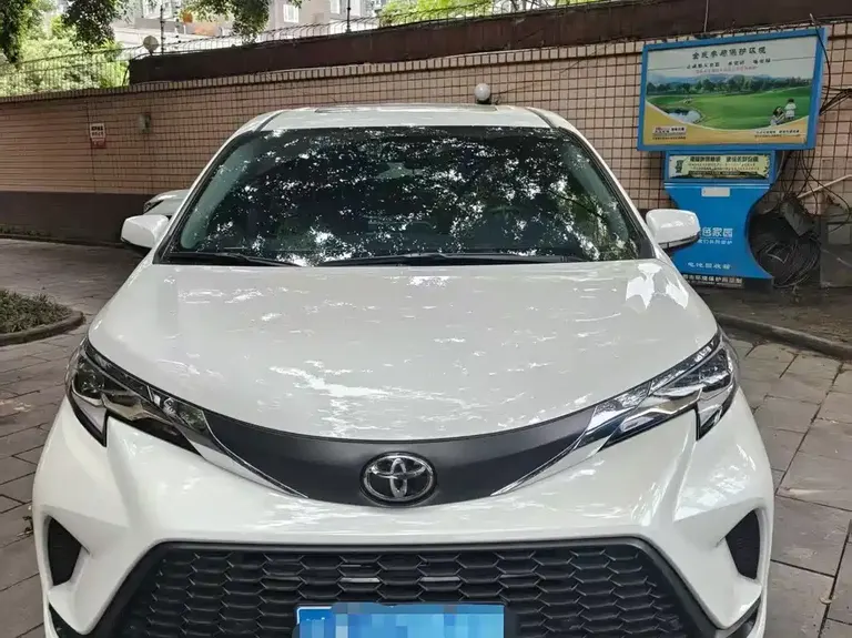 Toyota Sienna 赛那SIENNA 2026款 2.5 L 双擎两驱臻享尊贵版