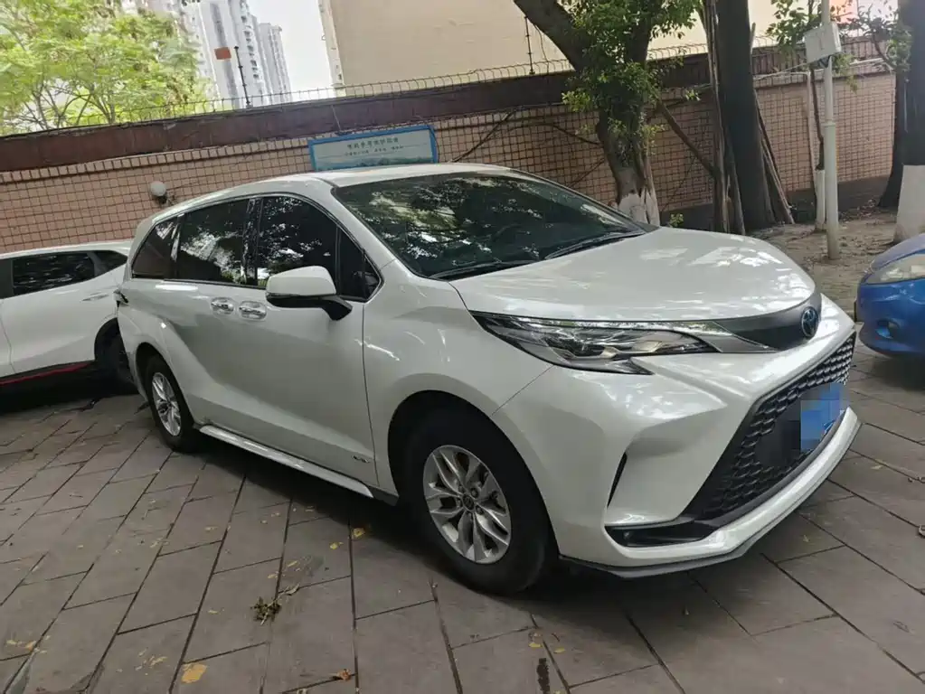Sienna 赛那SIENNA 2026款 2.5 L 双擎两驱臻享尊贵版