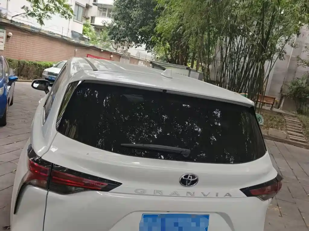 Sienna 赛那SIENNA 2026款 2.5 L 双擎两驱臻享尊贵版