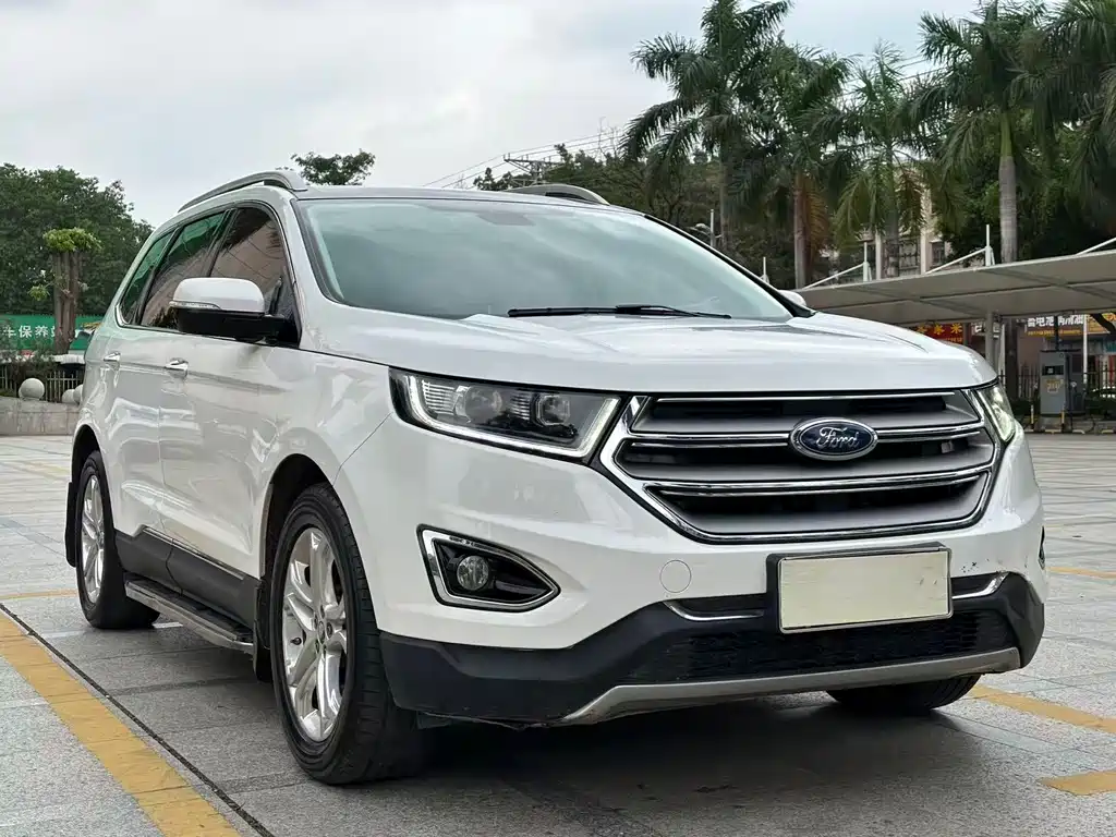 Edge EcoBoost 245 4 WD Grand Sharp 7-seat