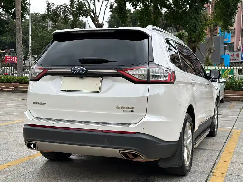 Edge EcoBoost 245 4 WD Grand Sharp 7-seat