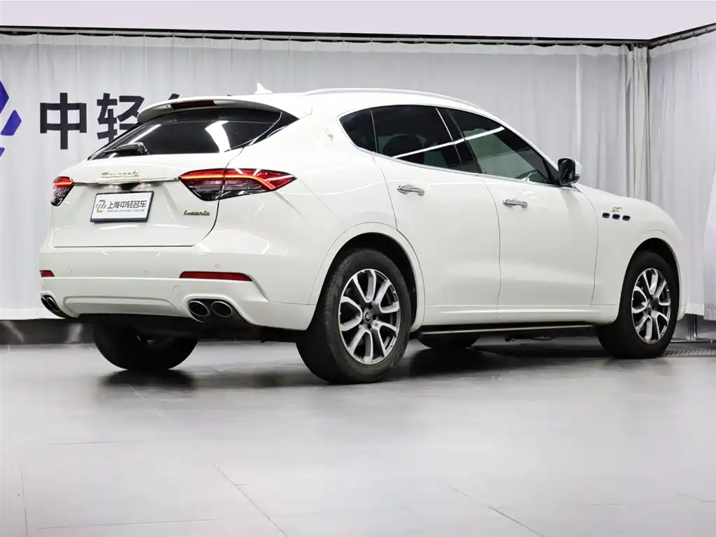 Levante 2.0 T GT Sharp Edge