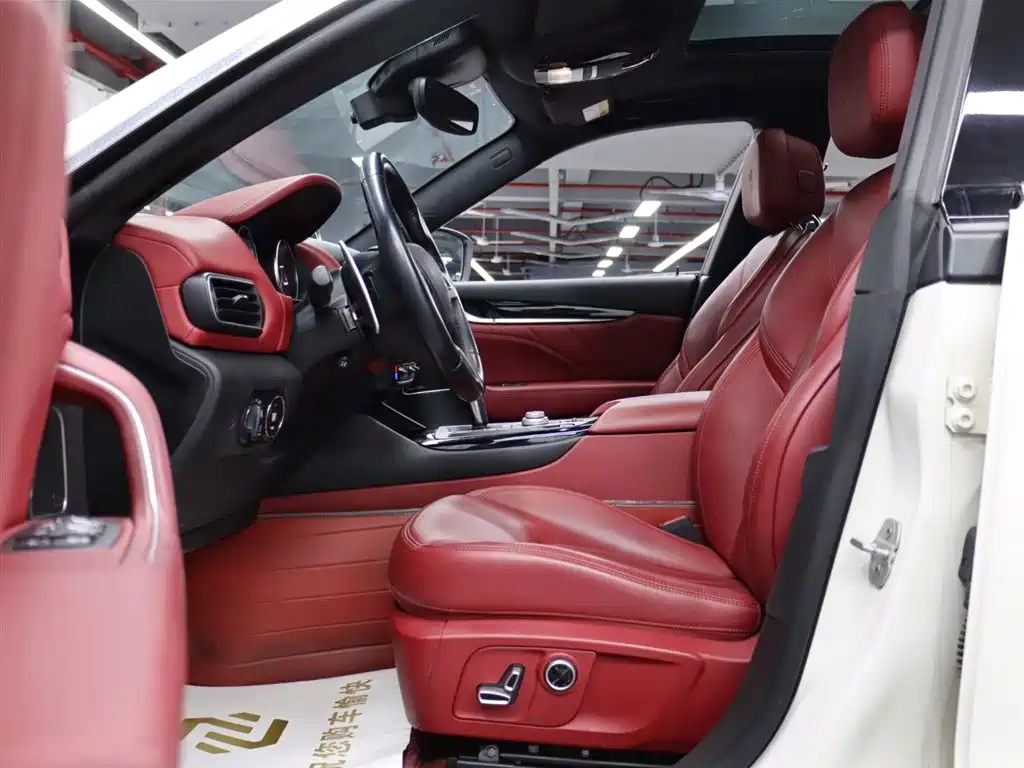 Levante 2.0 T GT Sharp Edge