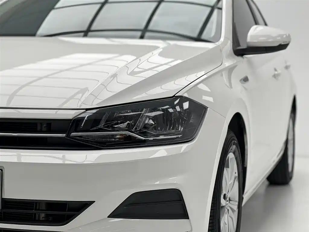 Polo Plus 1.5 L Auto Colorful Tech