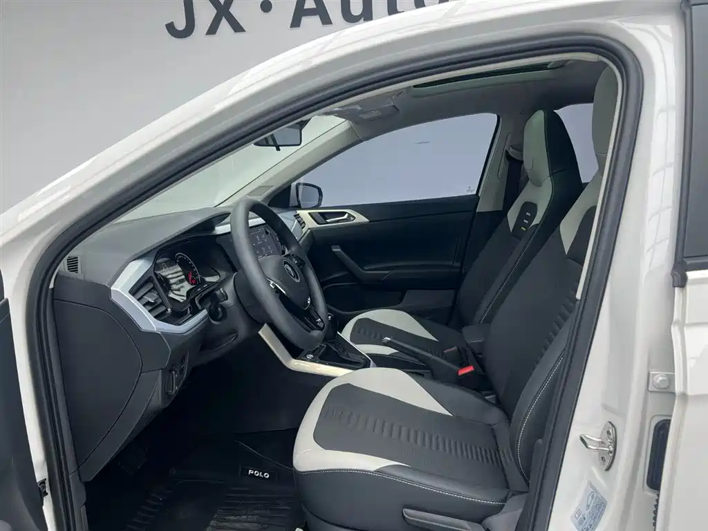 Polo Plus 1.5 L Auto Colorful Tech