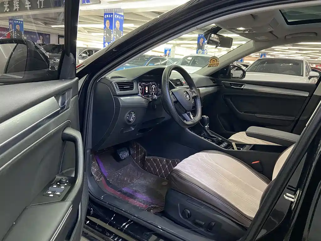 Superb Facelift TSI280 DSG Premium
