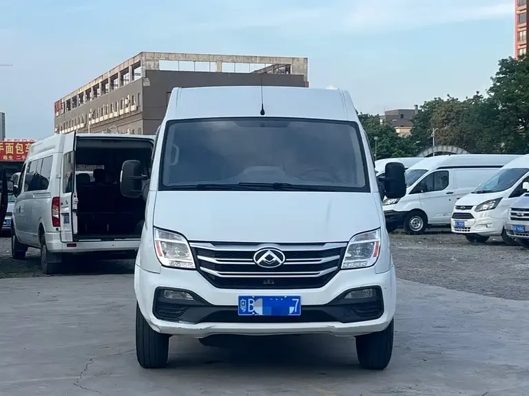 Maxus Xintu V80 新途V80 2021款 2.0 T 手动经典城配王短轴中顶3座