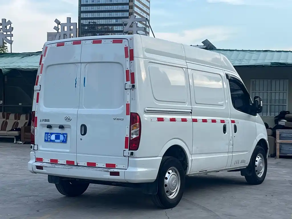 Xintu V80 新途V80 2021款 2.0 T 手动经典城配王短轴中顶3座