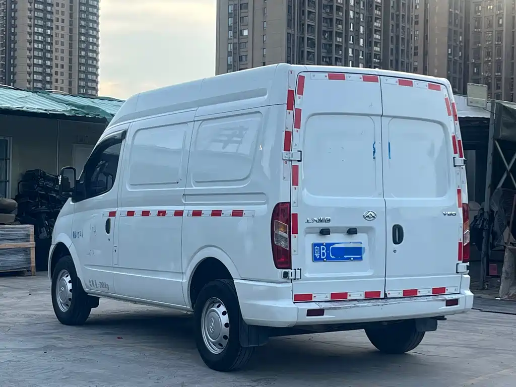 Xintu V80 新途V80 2021款 2.0 T 手动经典城配王短轴中顶3座